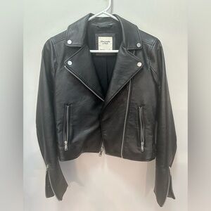 Abercrombie & Fitch Black faux Leather Moto Jacket. Women’s Small